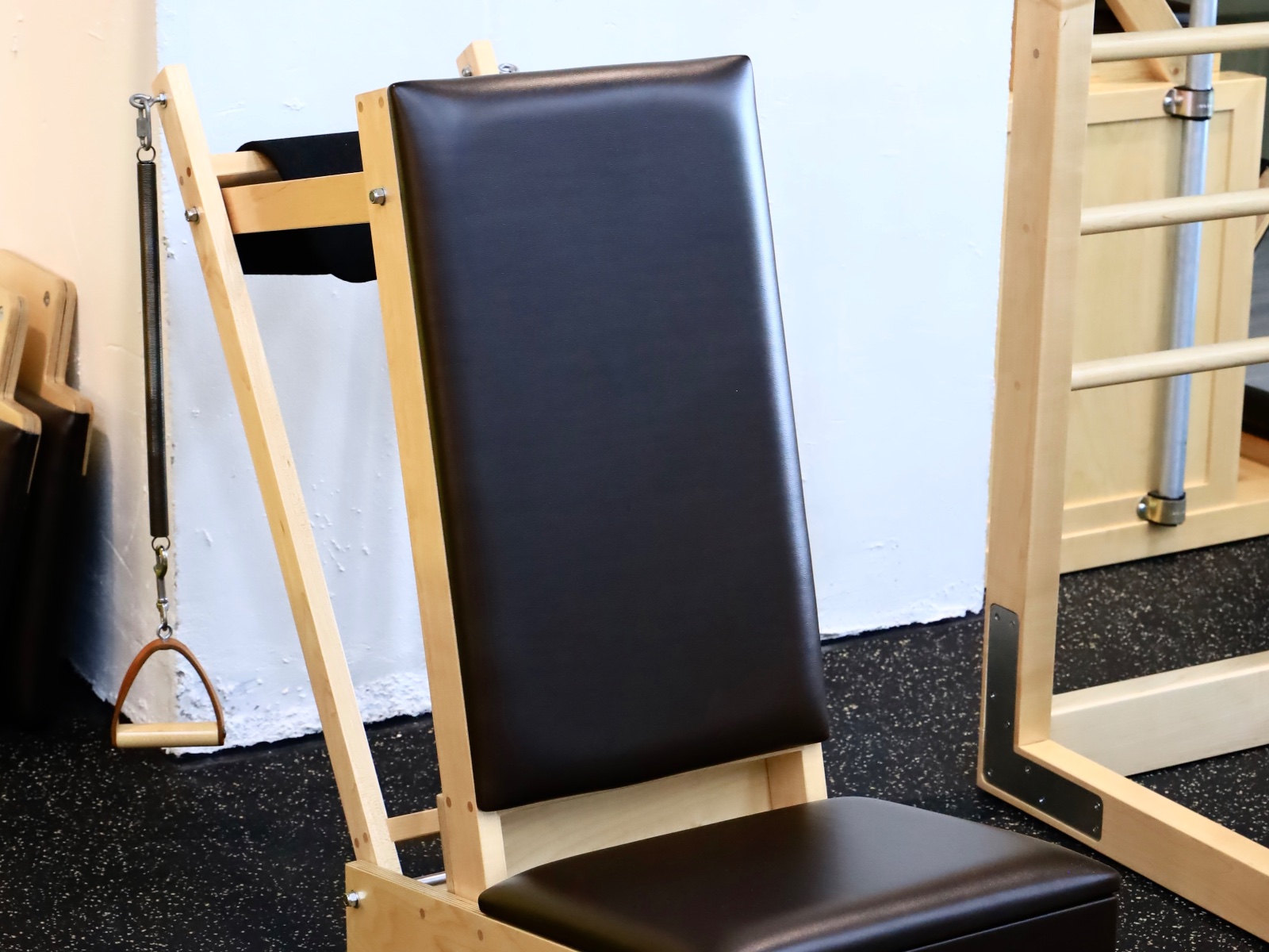 Gratz Arm Chair — focused upper body and shoulder mechanics