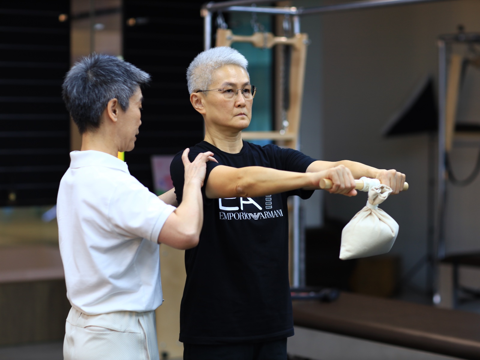 Kru Mai teaching a Classical Pilates session